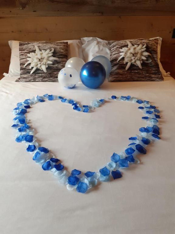 Un pat sau paturi într-o cameră la B&B IL BUCANEVE