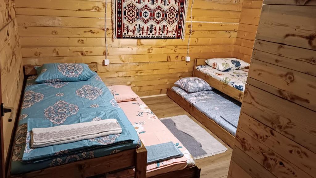 Postel nebo postele na pokoji v ubytování Bujtina Selimaj