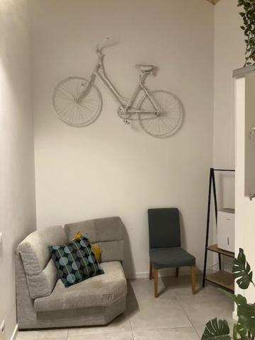 Posedenie v ubytovaní Beautifully Renovated Loft in Trastevere