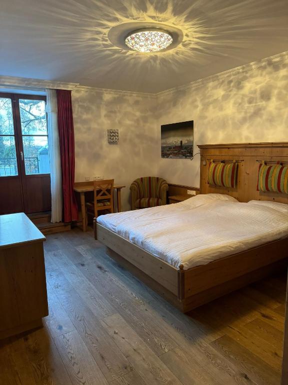 Postel nebo postele na pokoji v ubytování Eichen Schlössl
