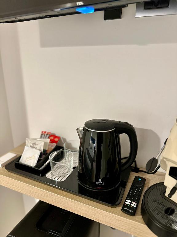 Set per la preparazione di tè e caffè presso Demar Apartments