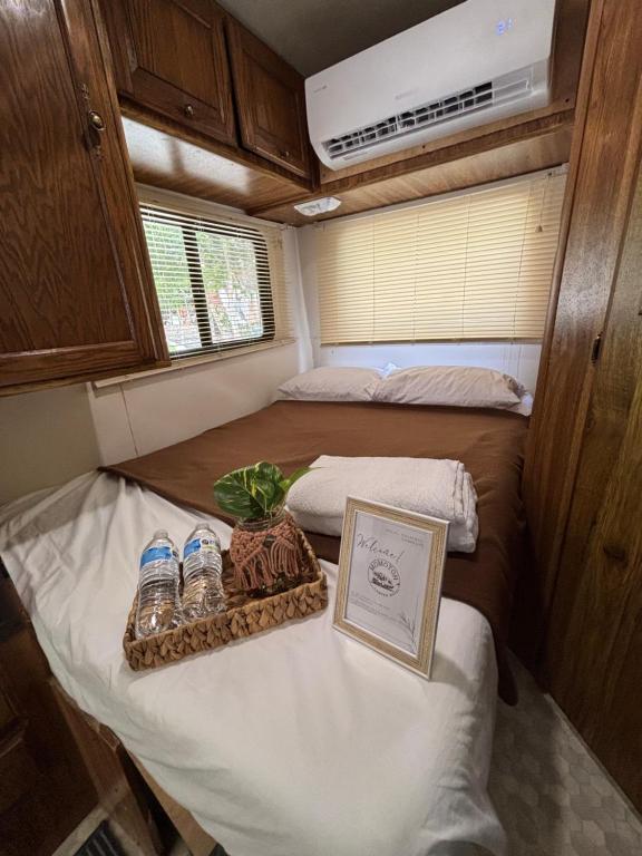 Postel nebo postele na pokoji v ubytování Momotoh Camper