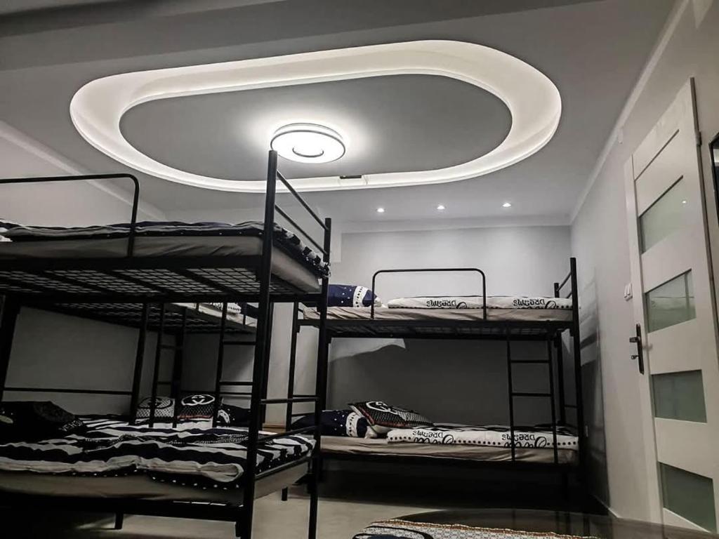 Ένα ή περισσότερα κρεβάτια σε δωμάτιο στο Hostel Płock