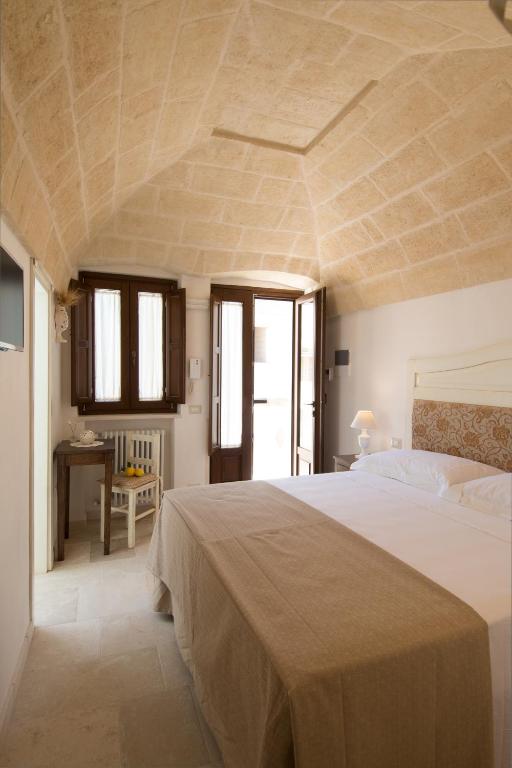 A bed or beds in a room at Antica Via Roma B&B E RELAX