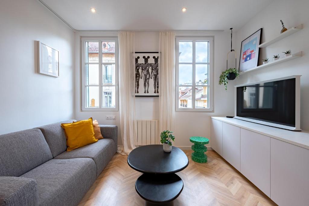 Photo de la galerie de l'établissement Appartement d'architectes - Vue - 300 m du Lac, à Annecy