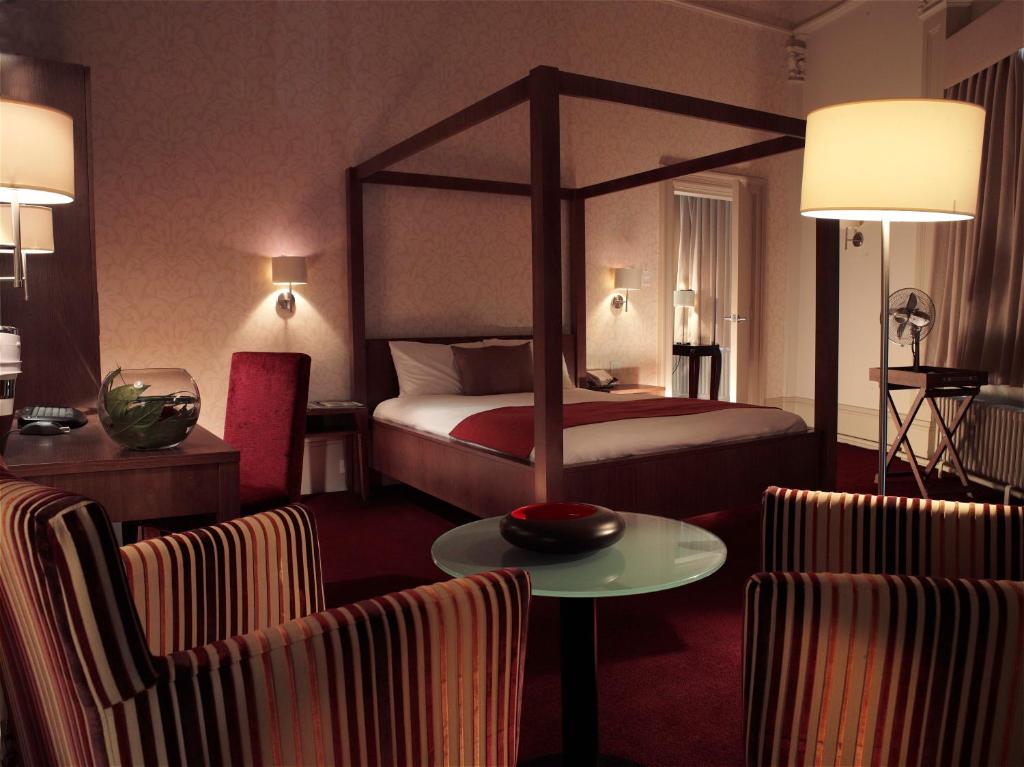 The Crown Hotel - Resim 8