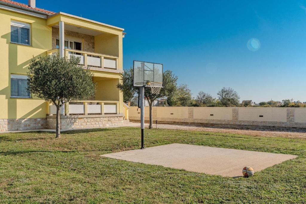 Το κτήριο όπου στεγάζεται  η παραθεριστική κατοικία