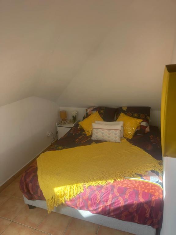 Postel nebo postele na pokoji v ubytování CASA COLIVING avec chambre salle de bain individuelles privatives