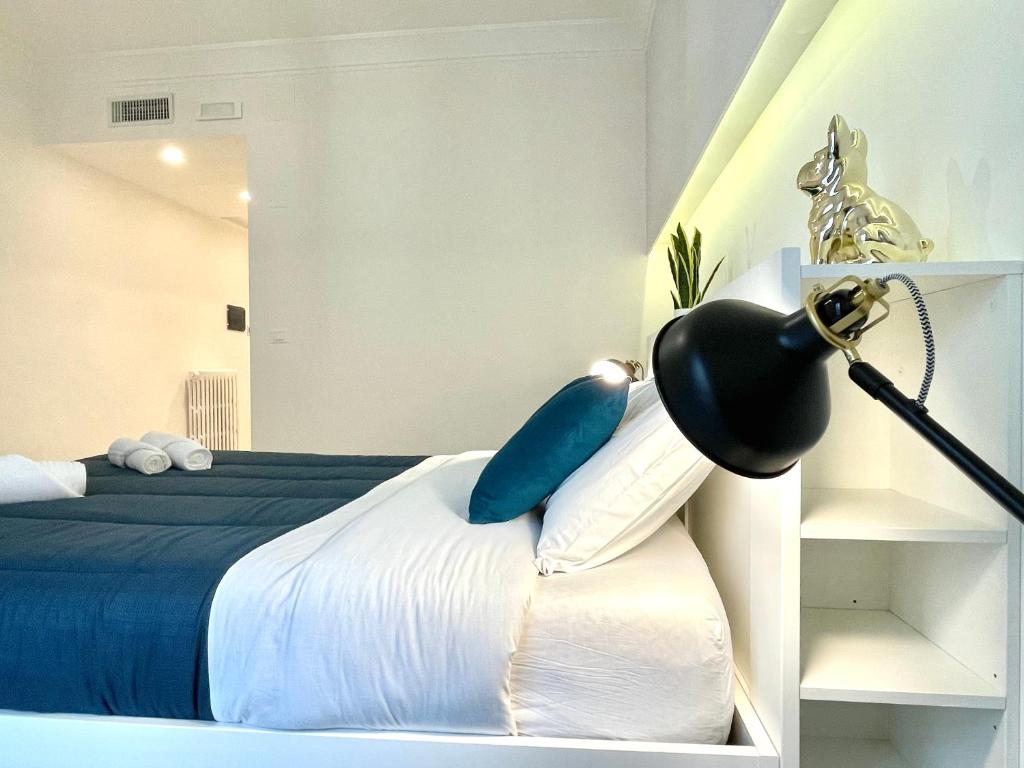 Postel nebo postele na pokoji v ubytování Le porte di Lecce Suites