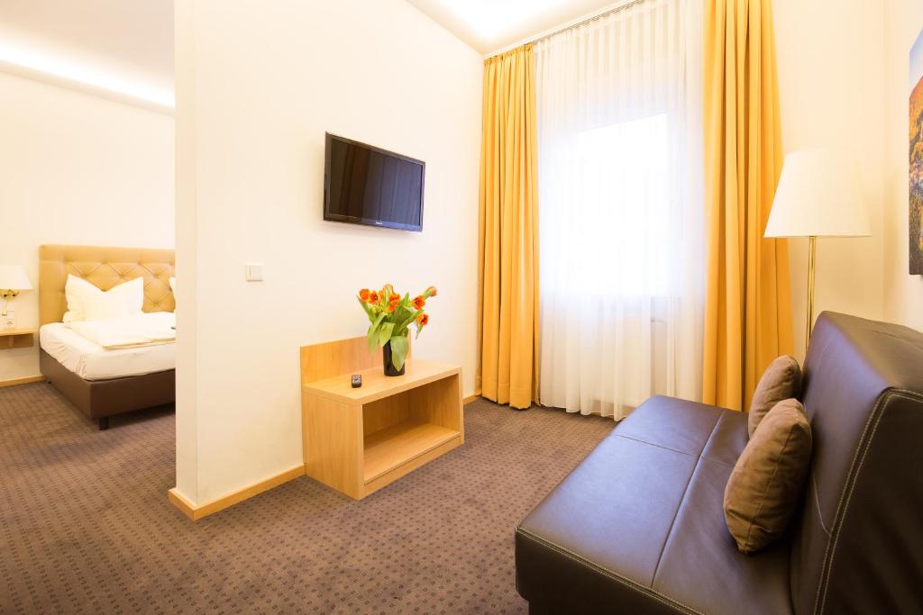 TV a/nebo společenská místnost v ubytování Hotel Heidelberger Hof