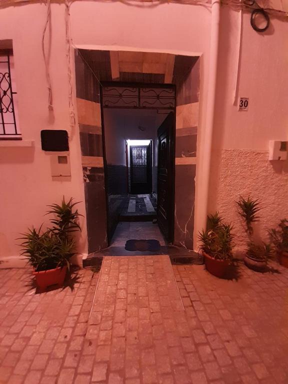 Η πρόσοψη ή η είσοδος του Chez hiba