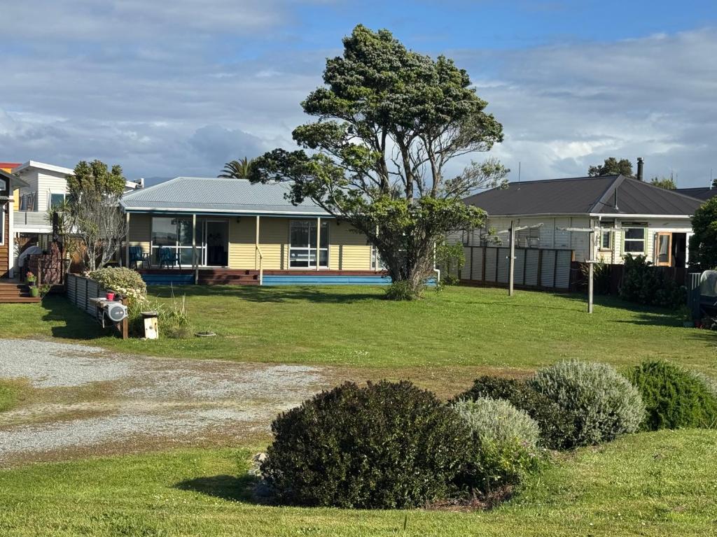 On the Beach - Resim 5