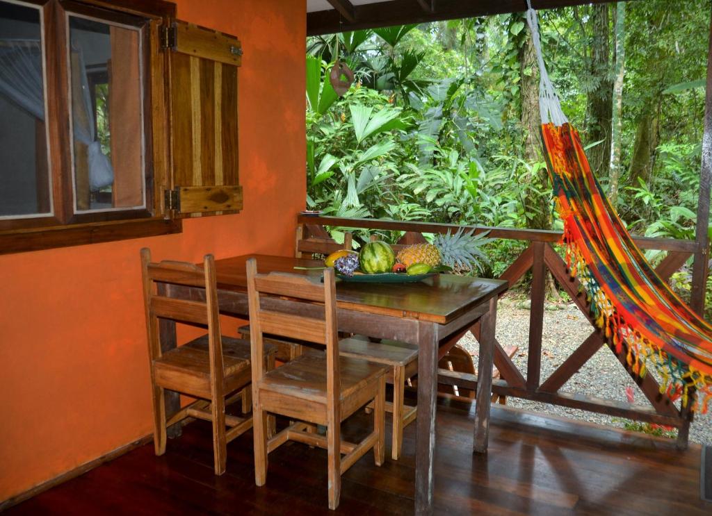 Zahrada ubytování Pachamama Jungle River Lodge - Punta Uva