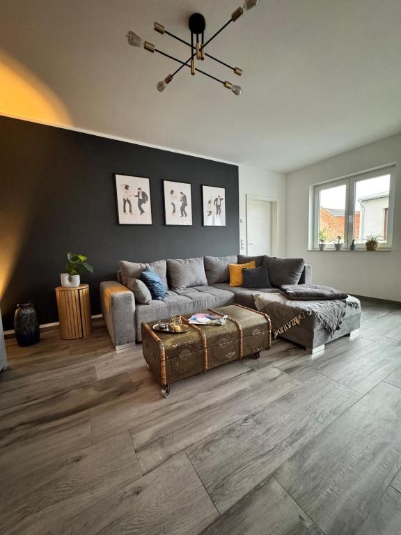 a living room with a couch and a table at Ferienwohnung Erfurter Seen - Nöda in Nöda