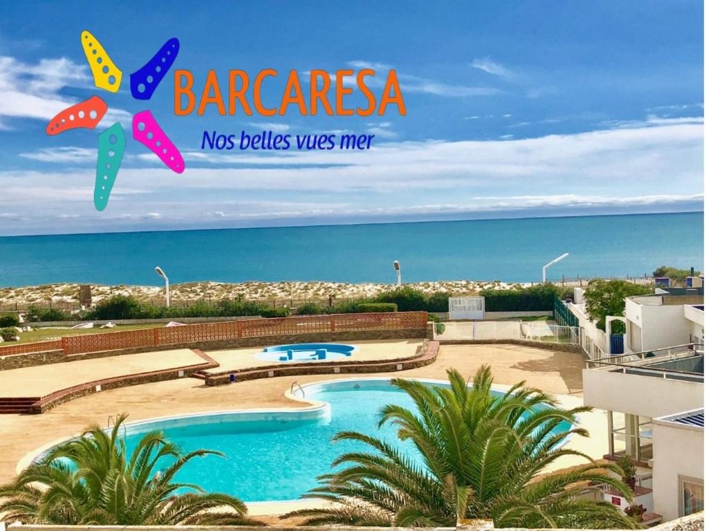 un cartello per un resort con piscina di BARCARESA-Appartement belle vue mer piscine tennis mini golf wifi a Le Barcarès