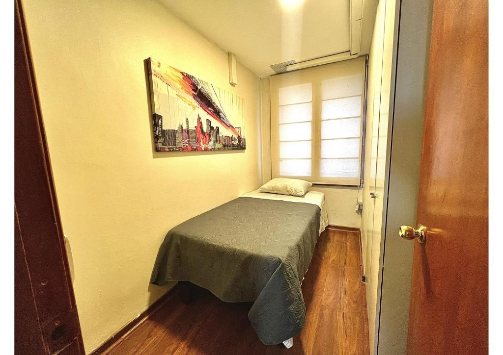 Voodi või voodid majutusasutuse Hostel La Moneda toas