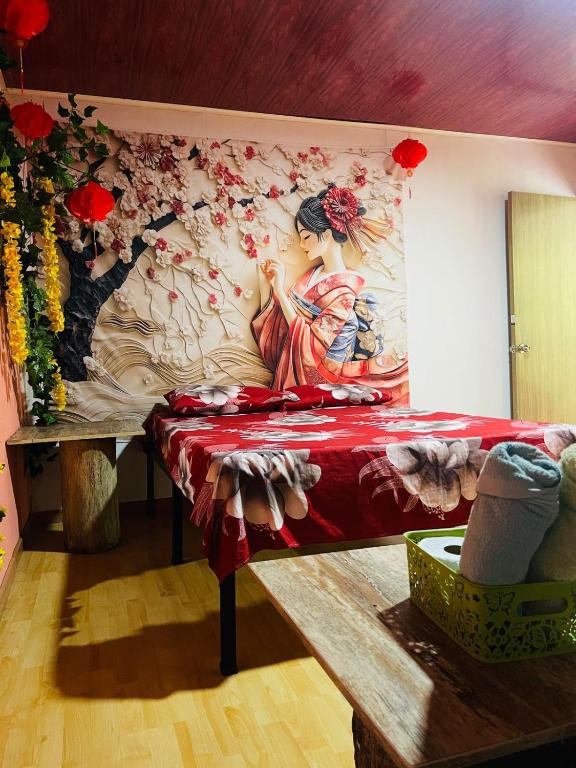 a large pillow with a painting on the wall at EL EDEN HABITACIONES in Manizales
