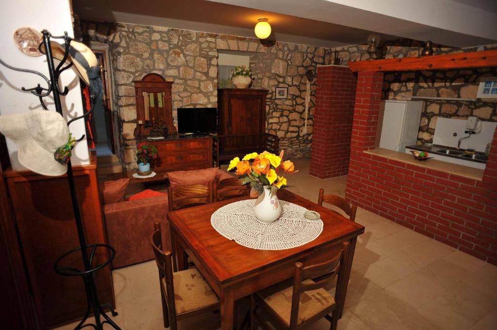 TV a/nebo společenská místnost v ubytování Apartments Piv