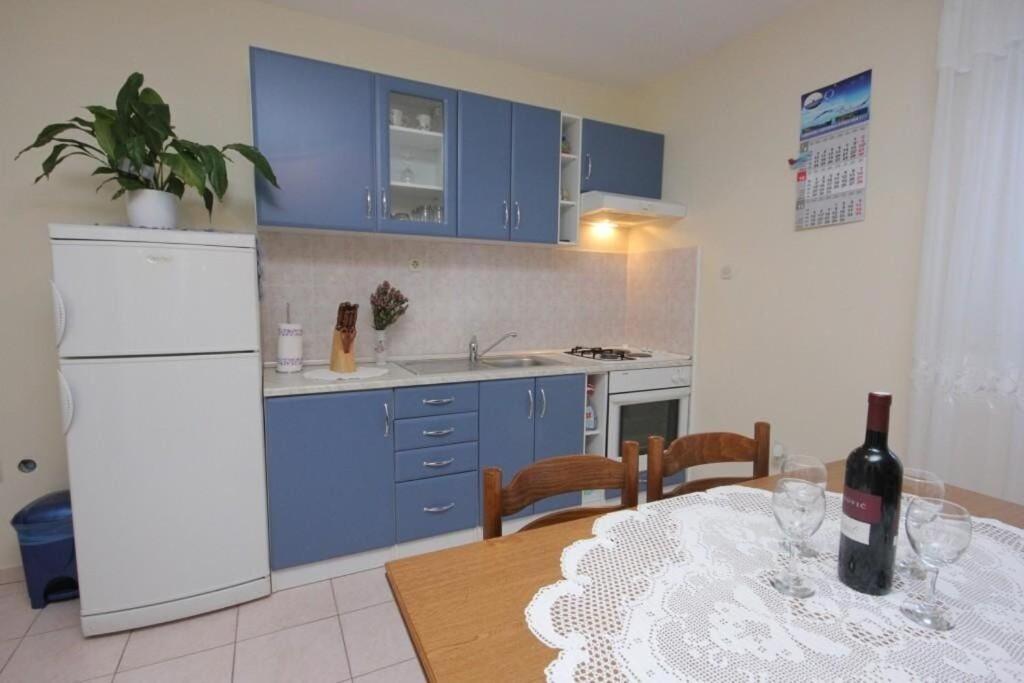 Kuchyň nebo kuchyňský kout v ubytování Apartments Zoki