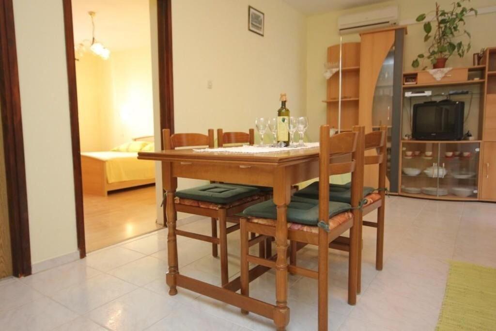Kuchyň nebo kuchyňský kout v ubytování Apartments Zoki