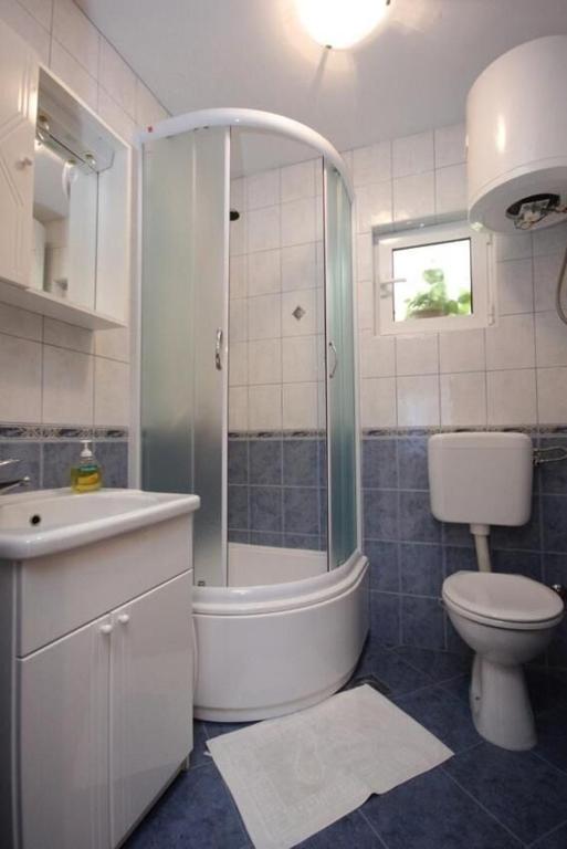 Koupelna v ubytování Apartments Zoki