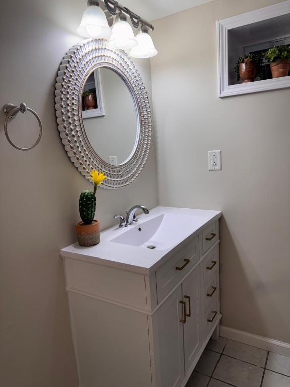 Fotografie z fotogalerie ubytování Poolside Apartment at Hot ATL v destinaci Snellville