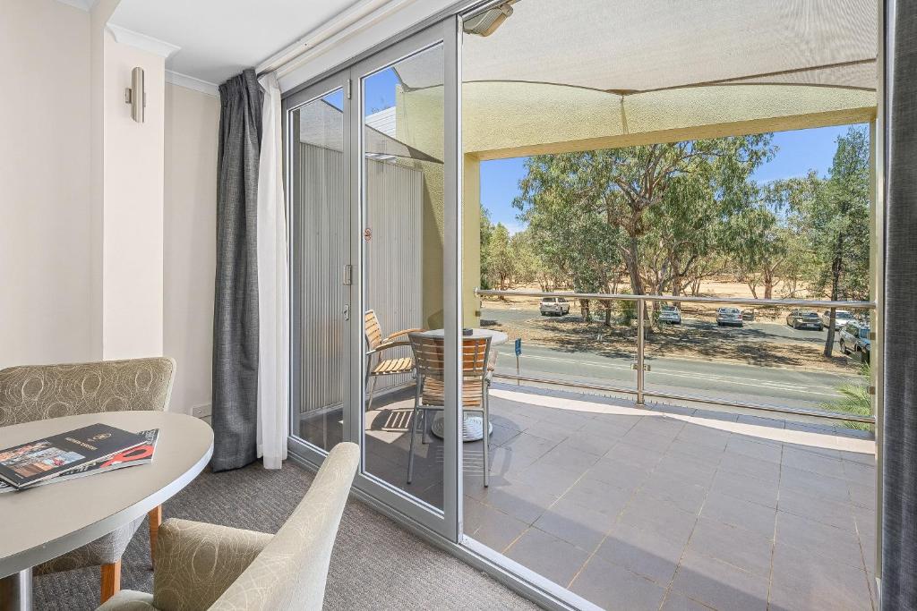 Balkón nebo terasa v ubytování Stay at Alice Springs Hotel