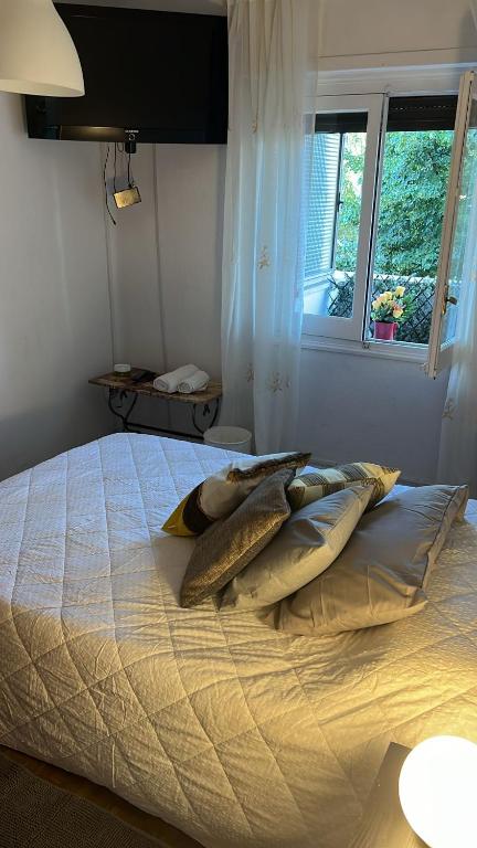 Postel nebo postele na pokoji v ubytování Habitación Ada Madrid