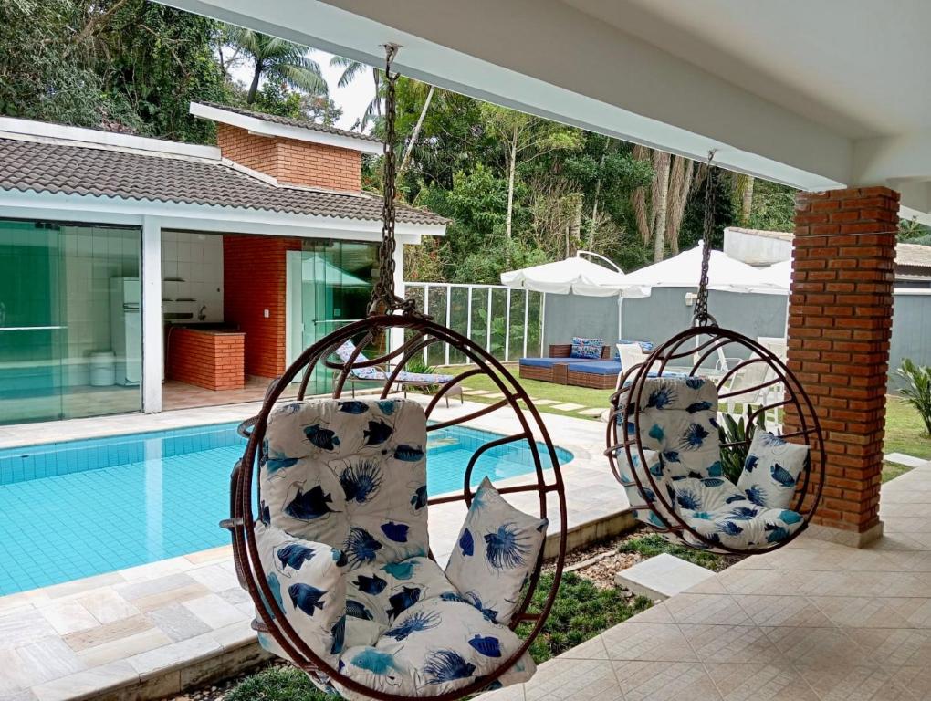 สระว่ายน้ำที่อยู่ใกล้ ๆ หรือใน Casa de Praia Luxo e Conforto