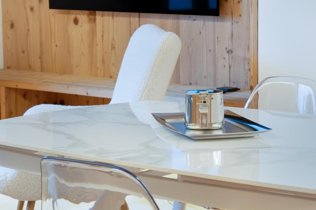 TV a/nebo společenská místnost v ubytování Luxury Apartment St Moritz
