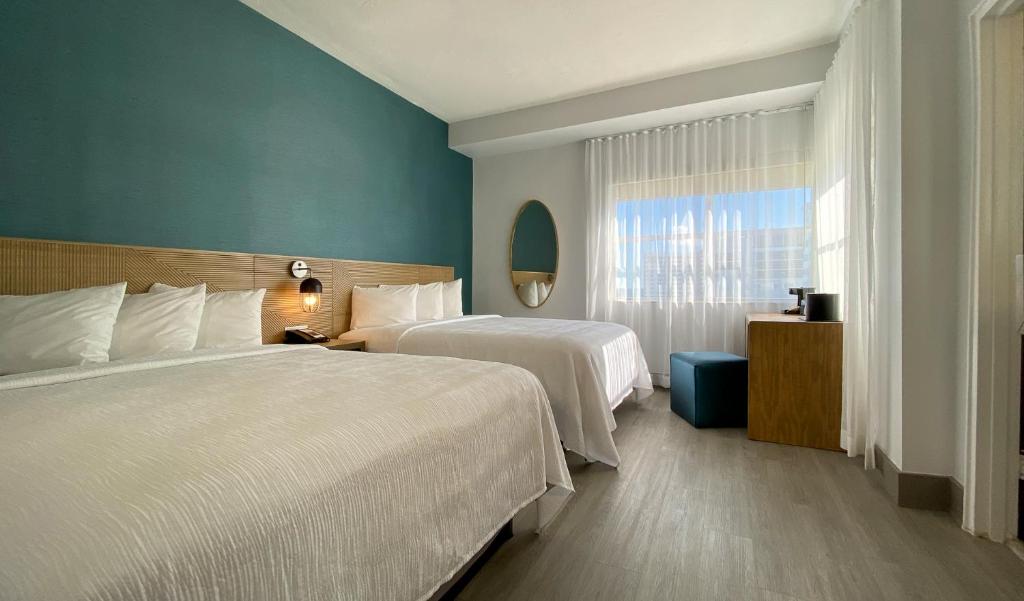 Marseilles Beachfront Hotel - 