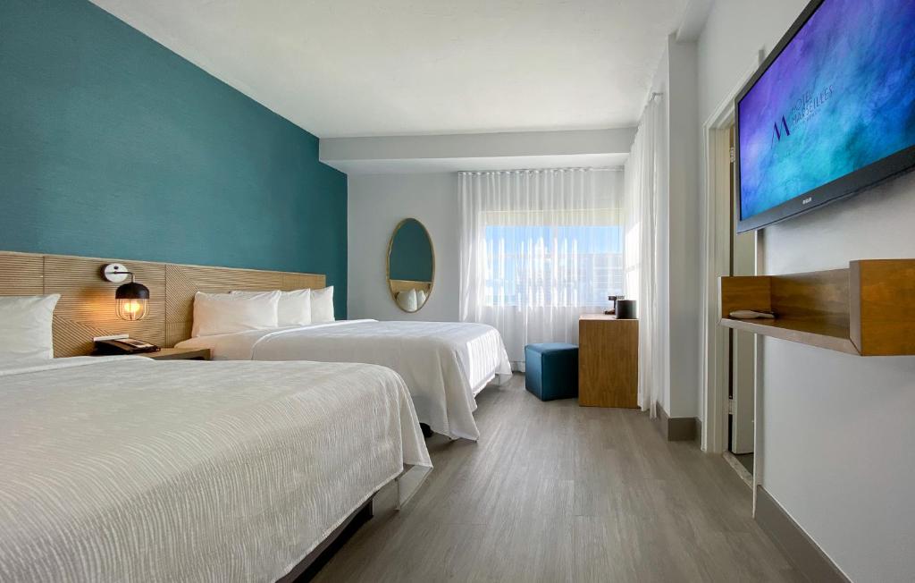 Marseilles Beachfront Hotel - 