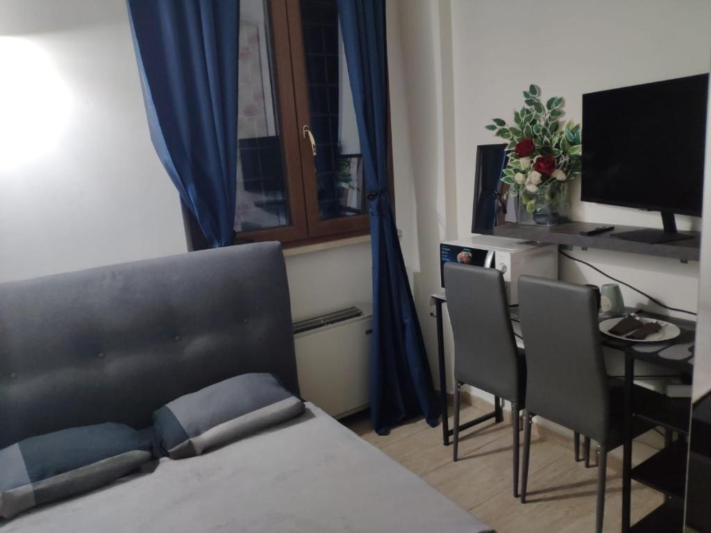 TV a/nebo společenská místnost v ubytování Mini Deluxe Room - Close to Metro C