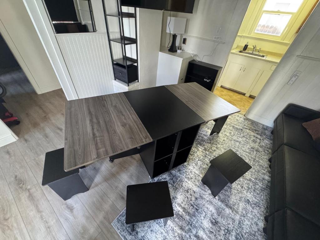 Kuchyň nebo kuchyňský kout v ubytování Midtown Hideaway 1 BR Nest