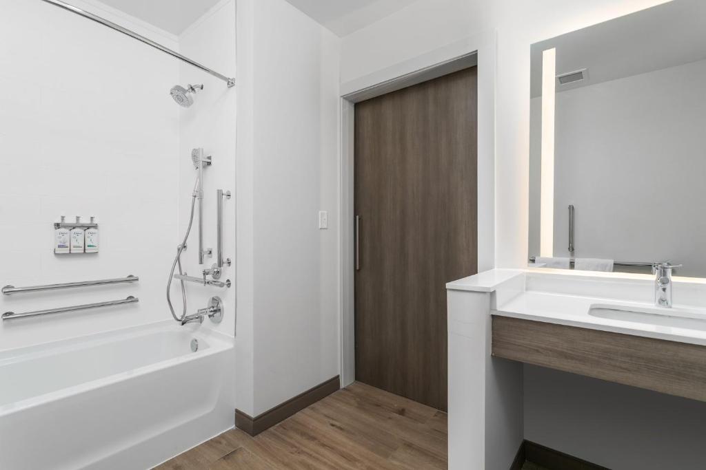 Holiday Inn Express Chattanooga - Hamilton Place photo