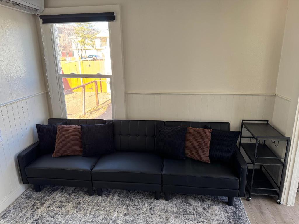 Posezení v ubytování Midtown Hideaway 1 BR Nest