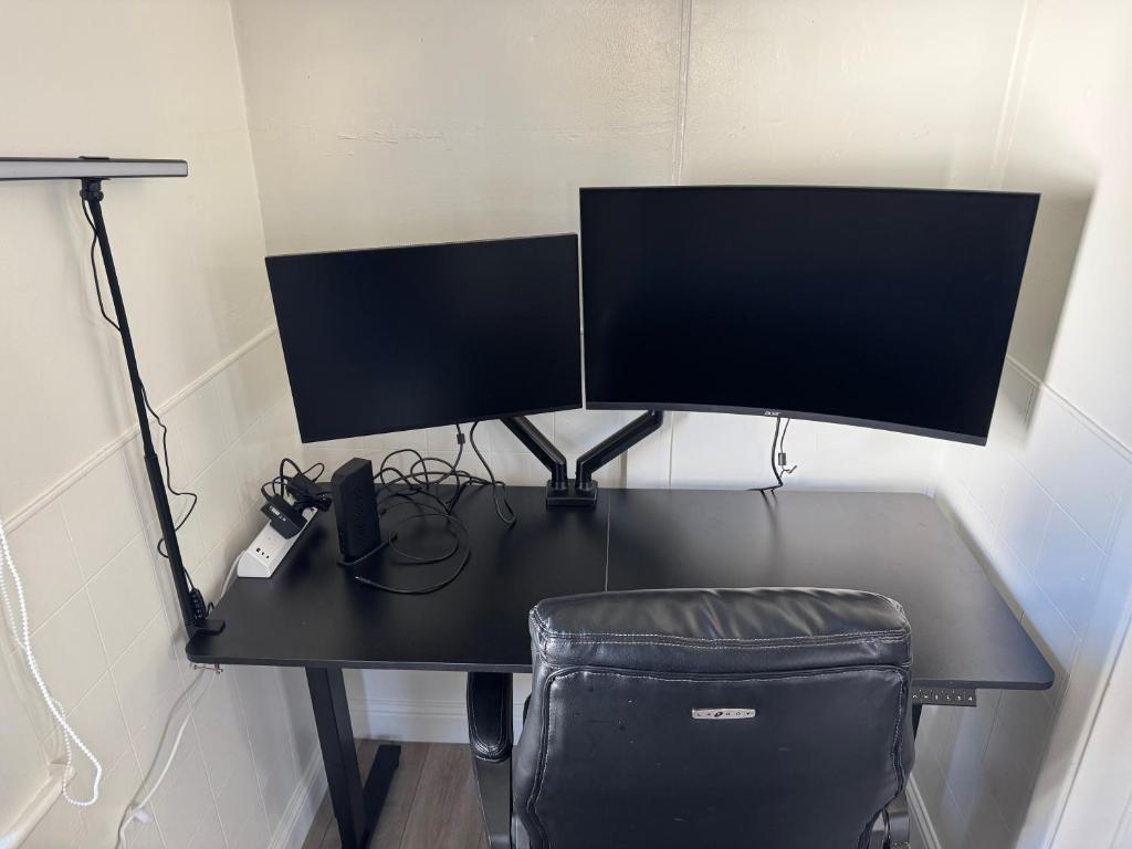 TV a/nebo společenská místnost v ubytování Midtown Hideaway 1 BR Nest