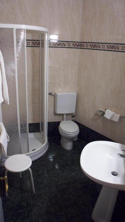 Koupelna v ubytování Hotel Reali
