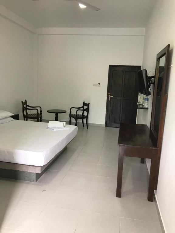 Postel nebo postele na pokoji v ubytování Lavendra Villa Mirissa