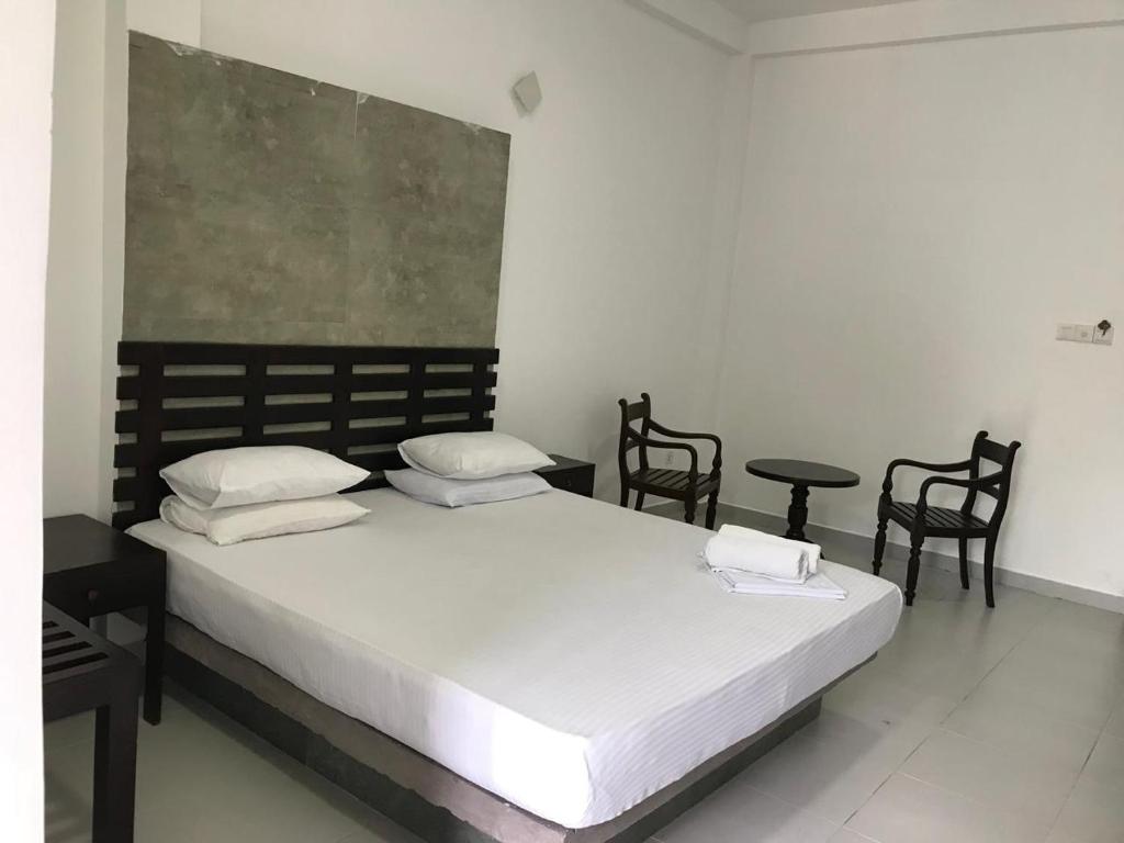 Postel nebo postele na pokoji v ubytování Lavendra Villa Mirissa