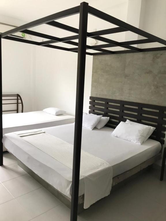 Postel nebo postele na pokoji v ubytování Lavendra Villa Mirissa