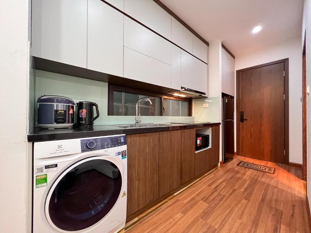 Kuchyň nebo kuchyňský kout v ubytování NINE HOUSING 49 Linh Lang