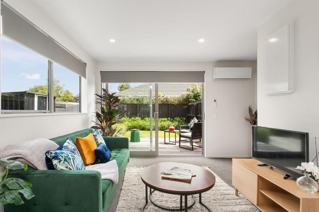 Immaculate Presentation, Carpark - Resim 1