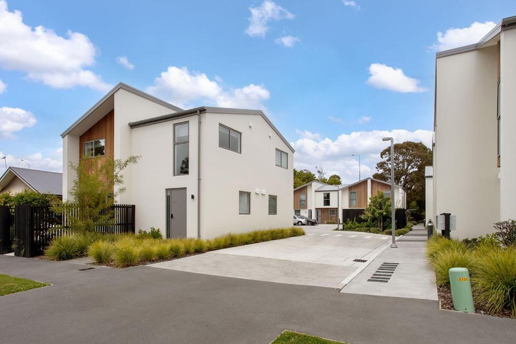 Immaculate Presentation, Carpark - Resim 6