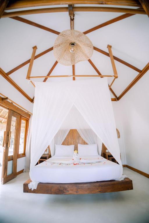 Island View Bar & Bungalow - 2