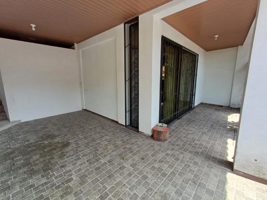 an empty room with white walls and a door at Sol De Fati in Quepos