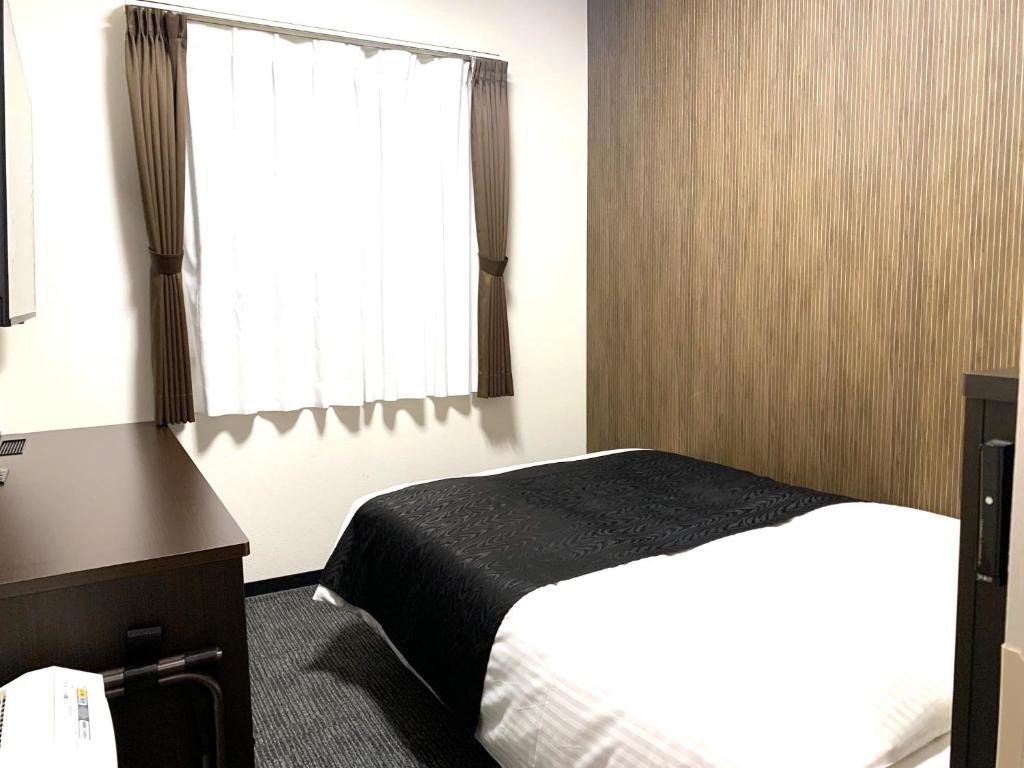Postel nebo postele na pokoji v ubytování APA Hotel Keikyu Kamata Ekimae Nishi