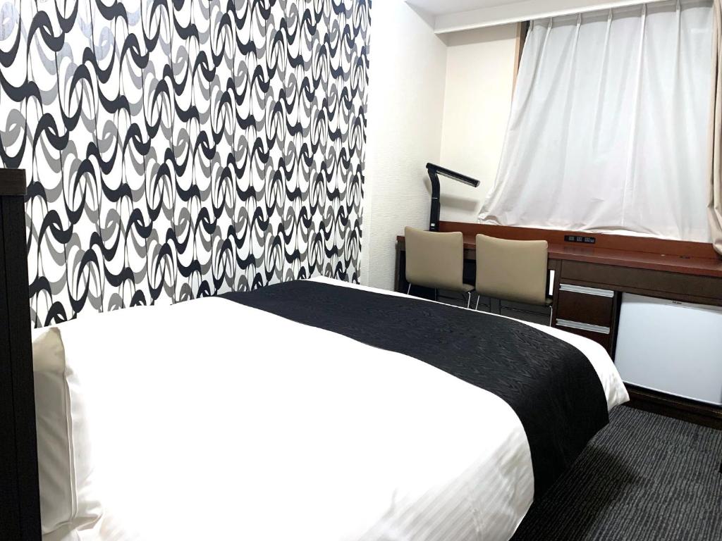 Postel nebo postele na pokoji v ubytování APA Hotel Keikyu Kamata Ekimae Nishi