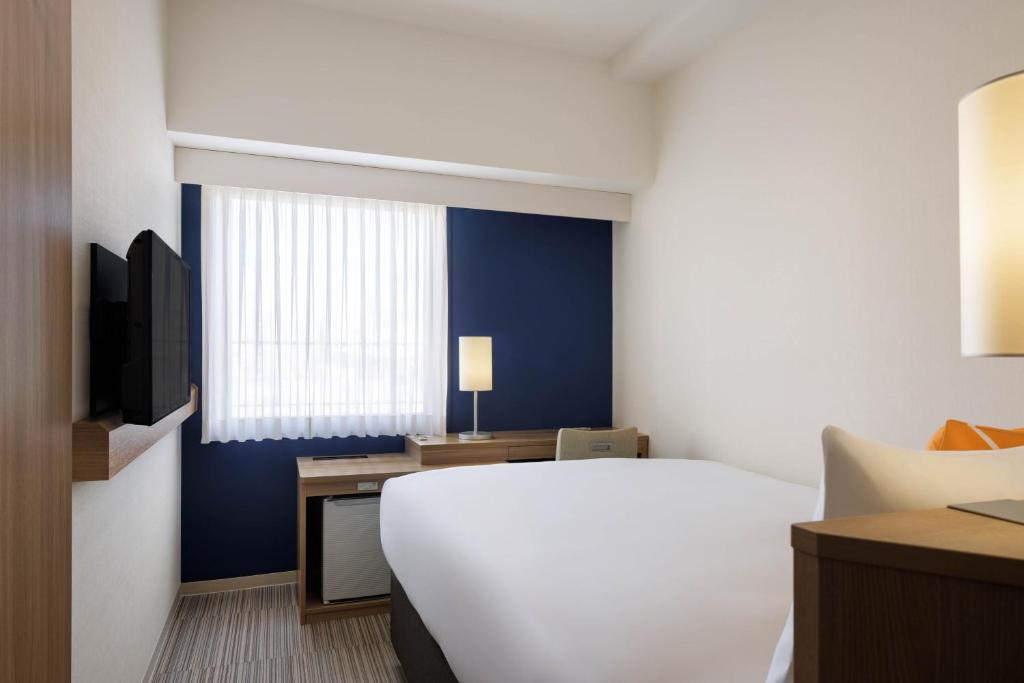 TV a/nebo společenská místnost v ubytování Four Points Flex by Sheraton Shin Osaka