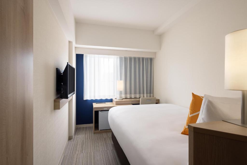 Postel nebo postele na pokoji v ubytování Four Points Flex by Sheraton Osaka Kitahama